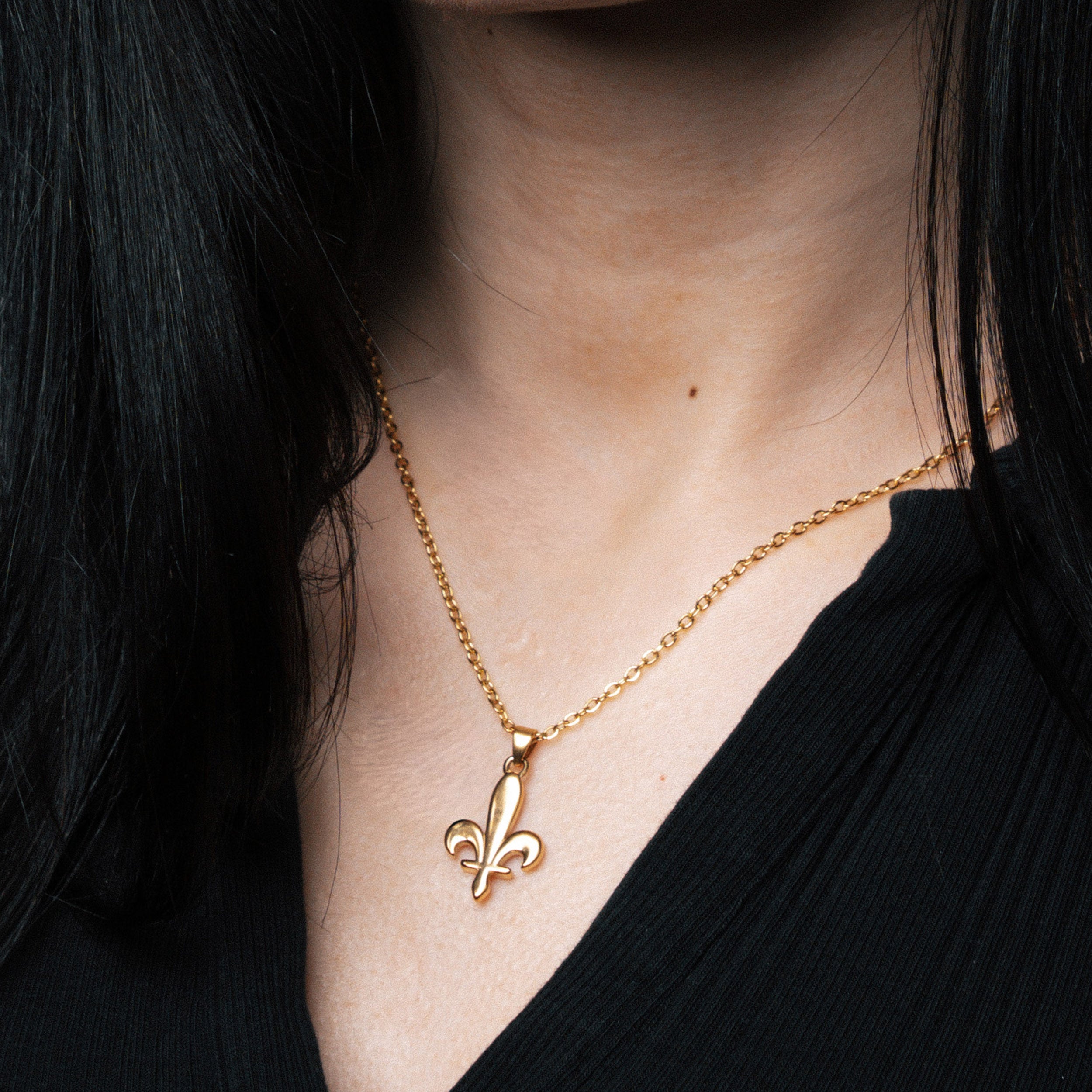 Close-up of gold Bosnia Ljiljan necklace worn by model by BLKN®